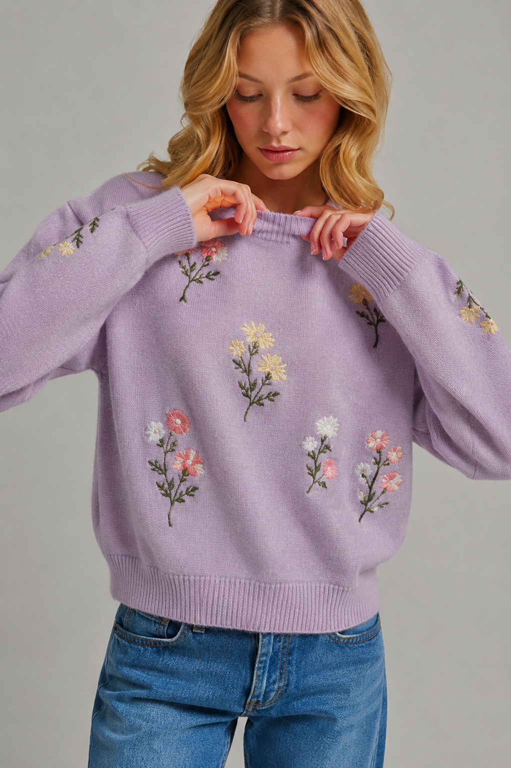 FLORAL EMBROIDERED SWEATER