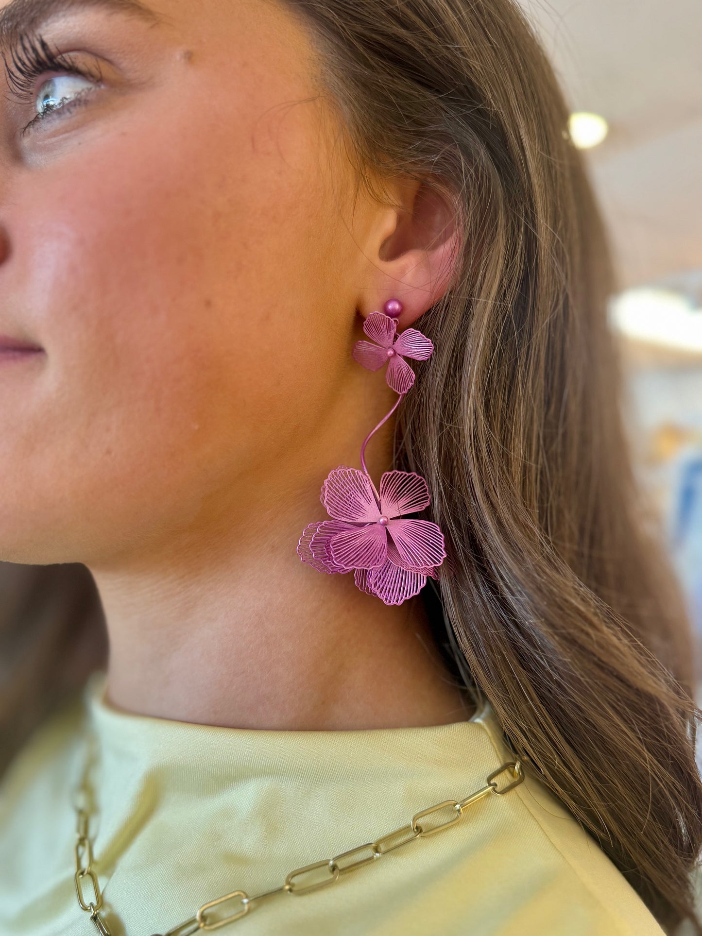 DOUBLE FLOWER METAL DANGLE EARRINGS
