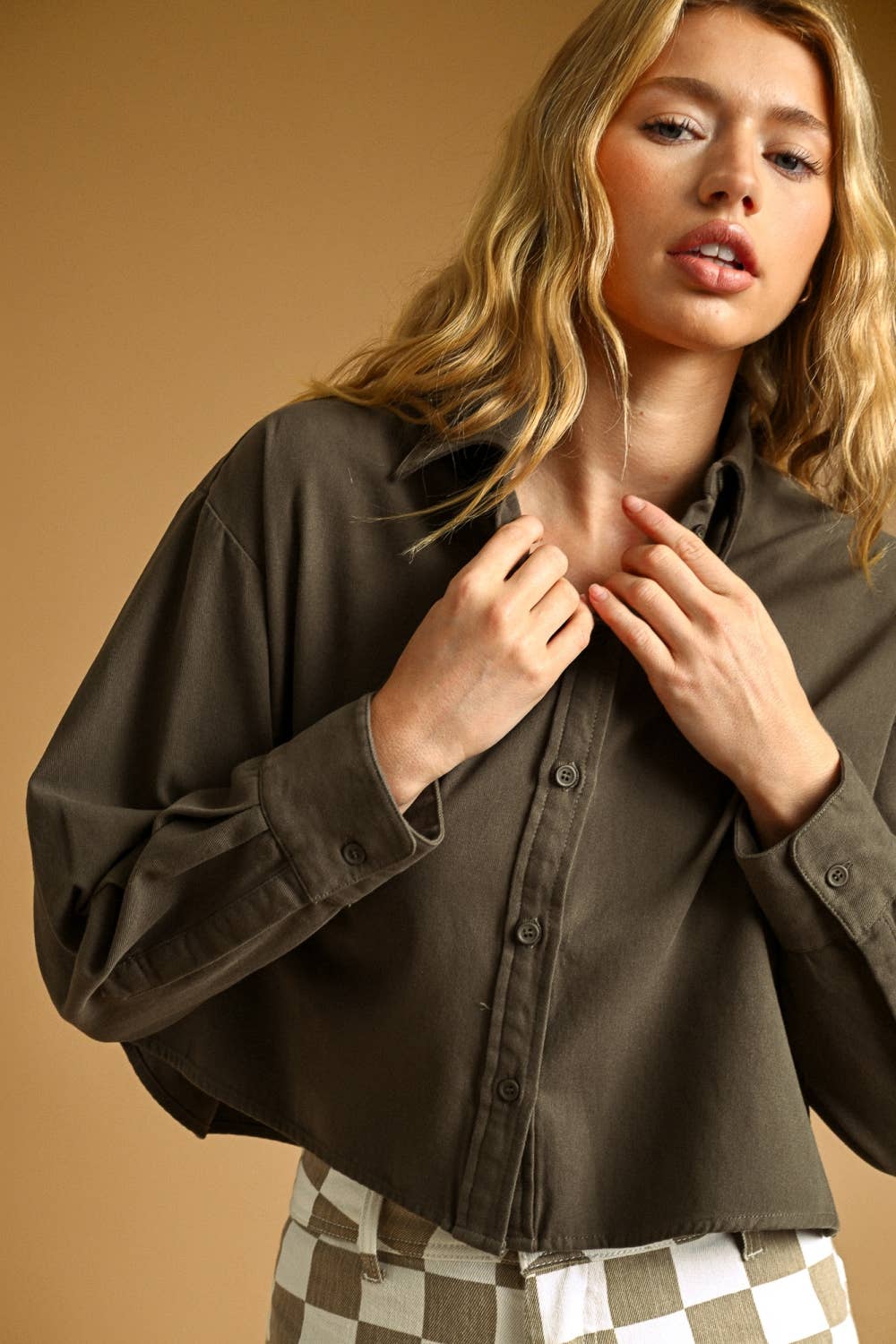 OLIVE BUTTONDOWN CROP SHIRT