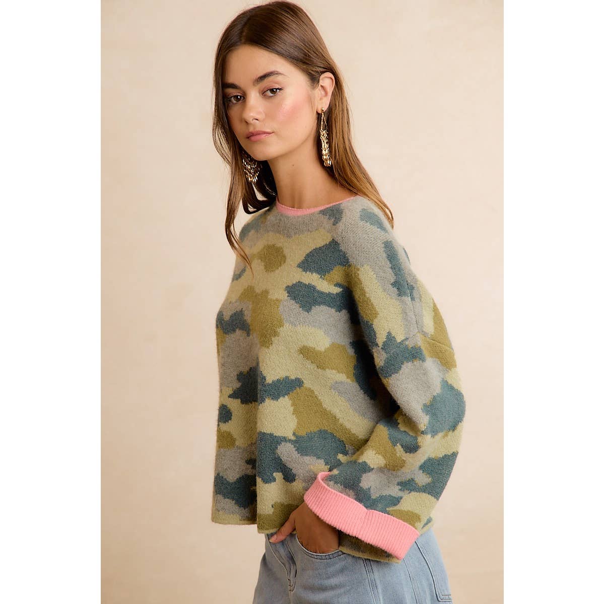 CAMO CONTRAST SWEATER