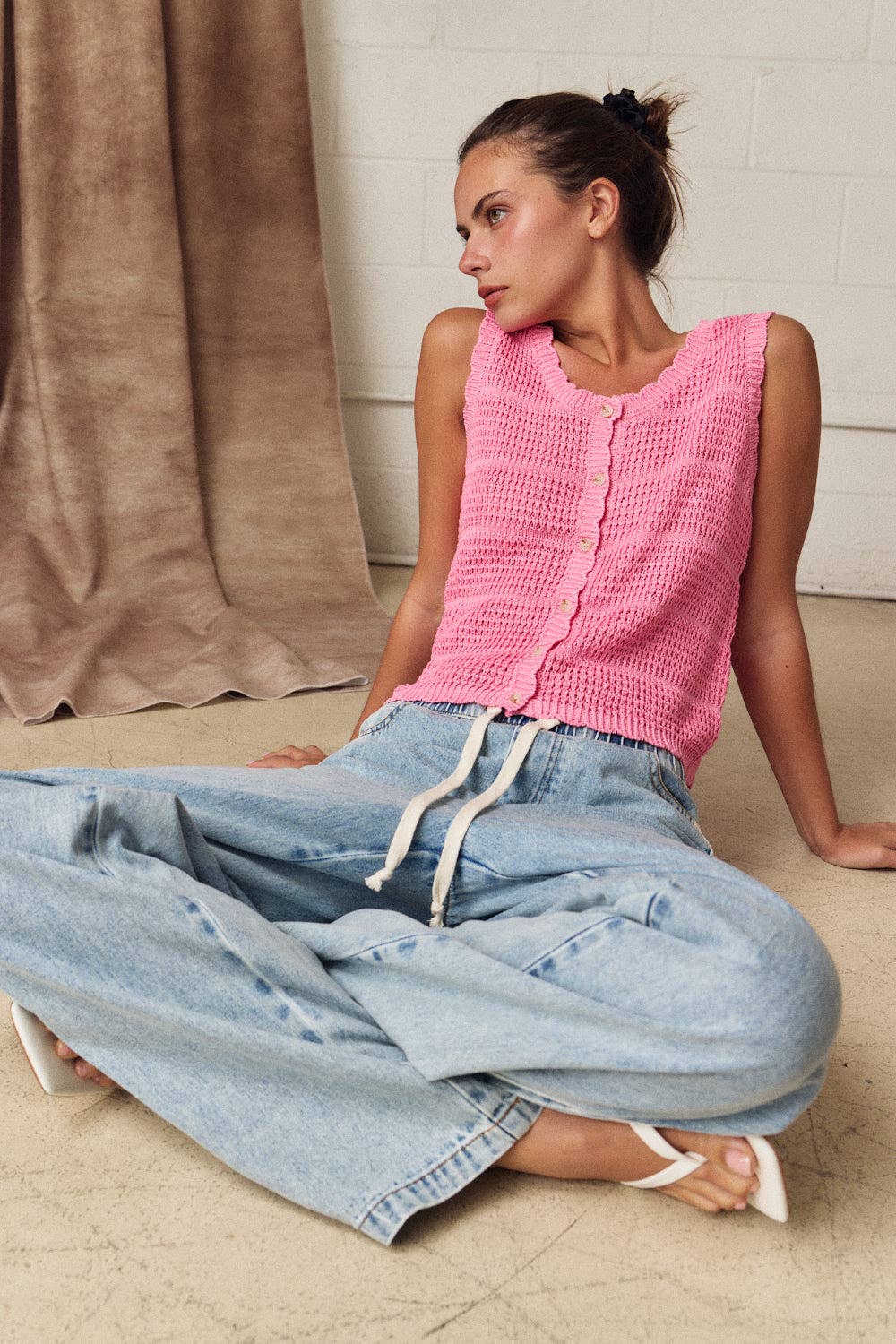 SCOOP NECK BUTTON DOWN TOP