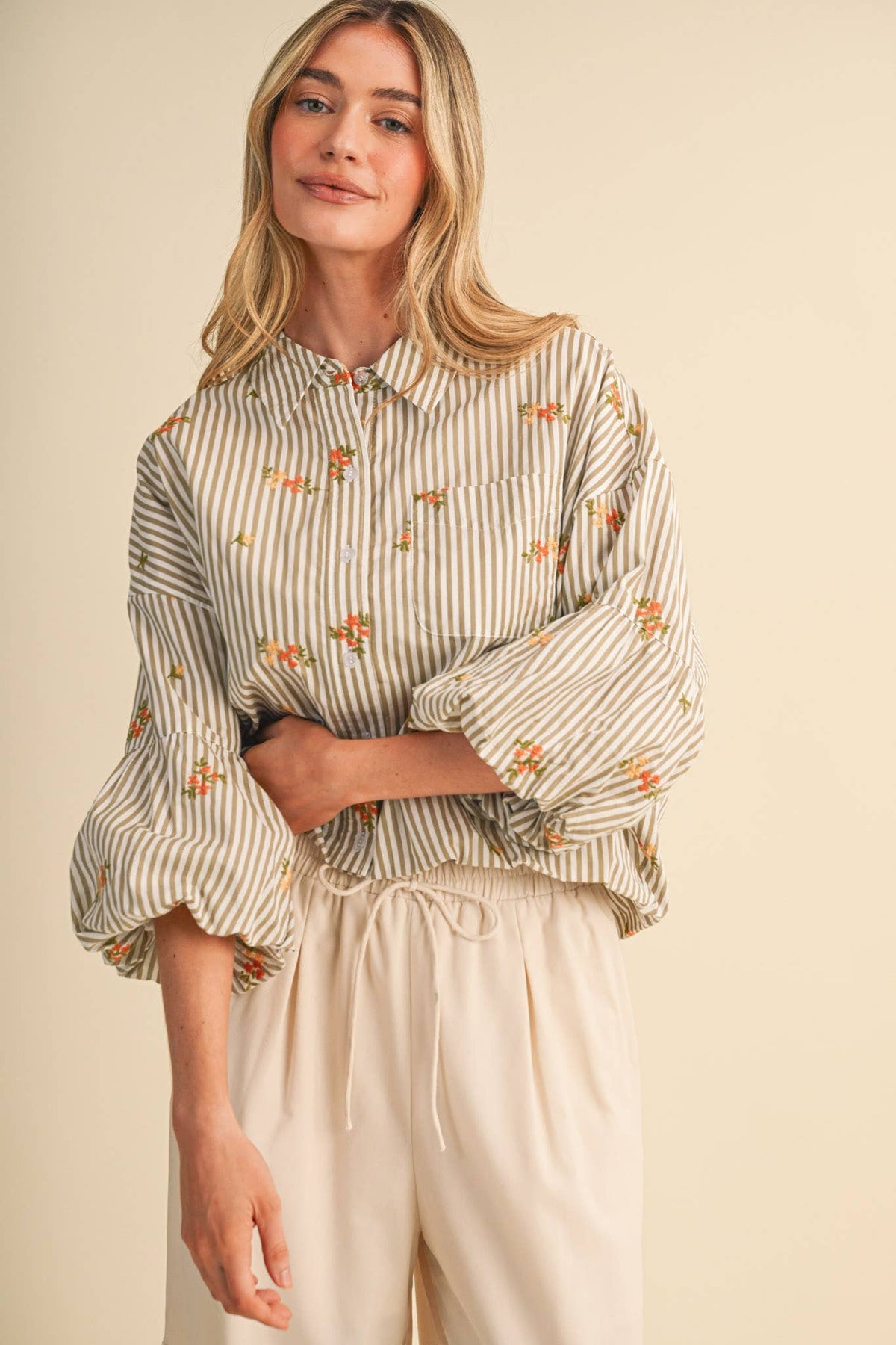 FLORAL BUBBLE SLEEVE TOP