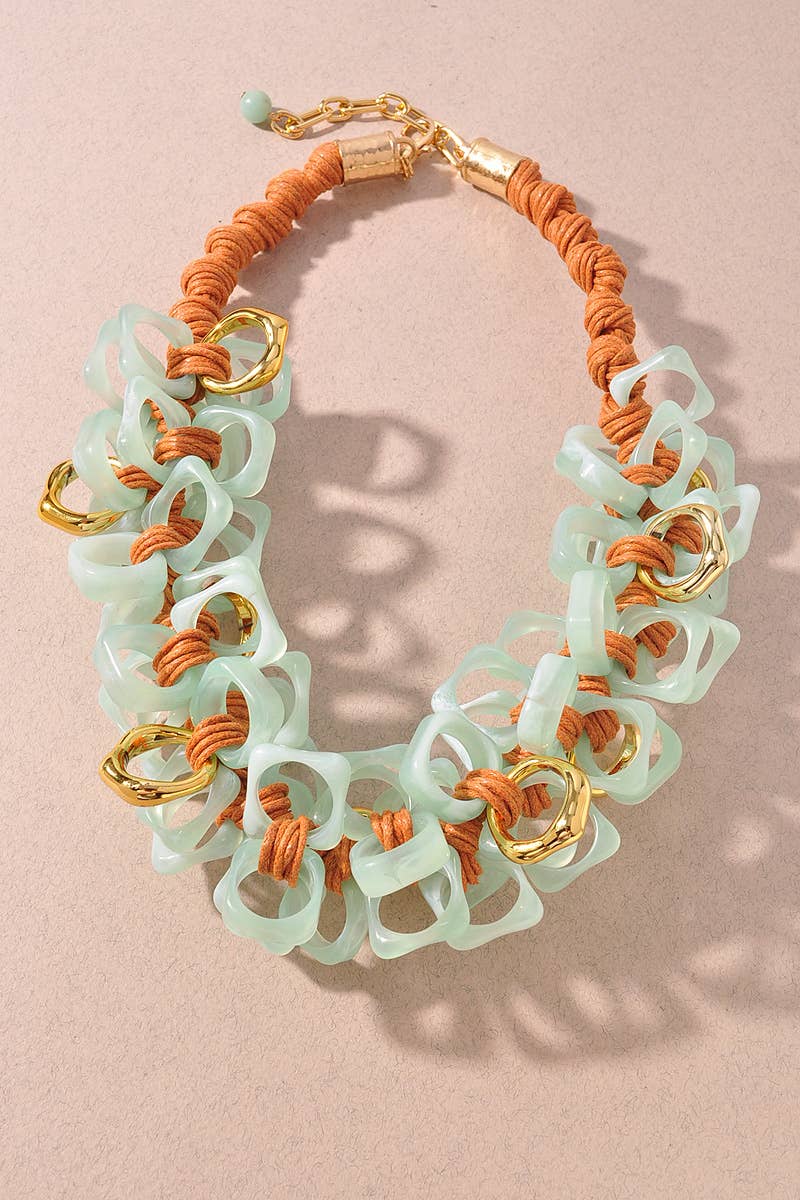 RESIN SHELL LINK RAFFIA LINE STATEMENT NECKLACE
