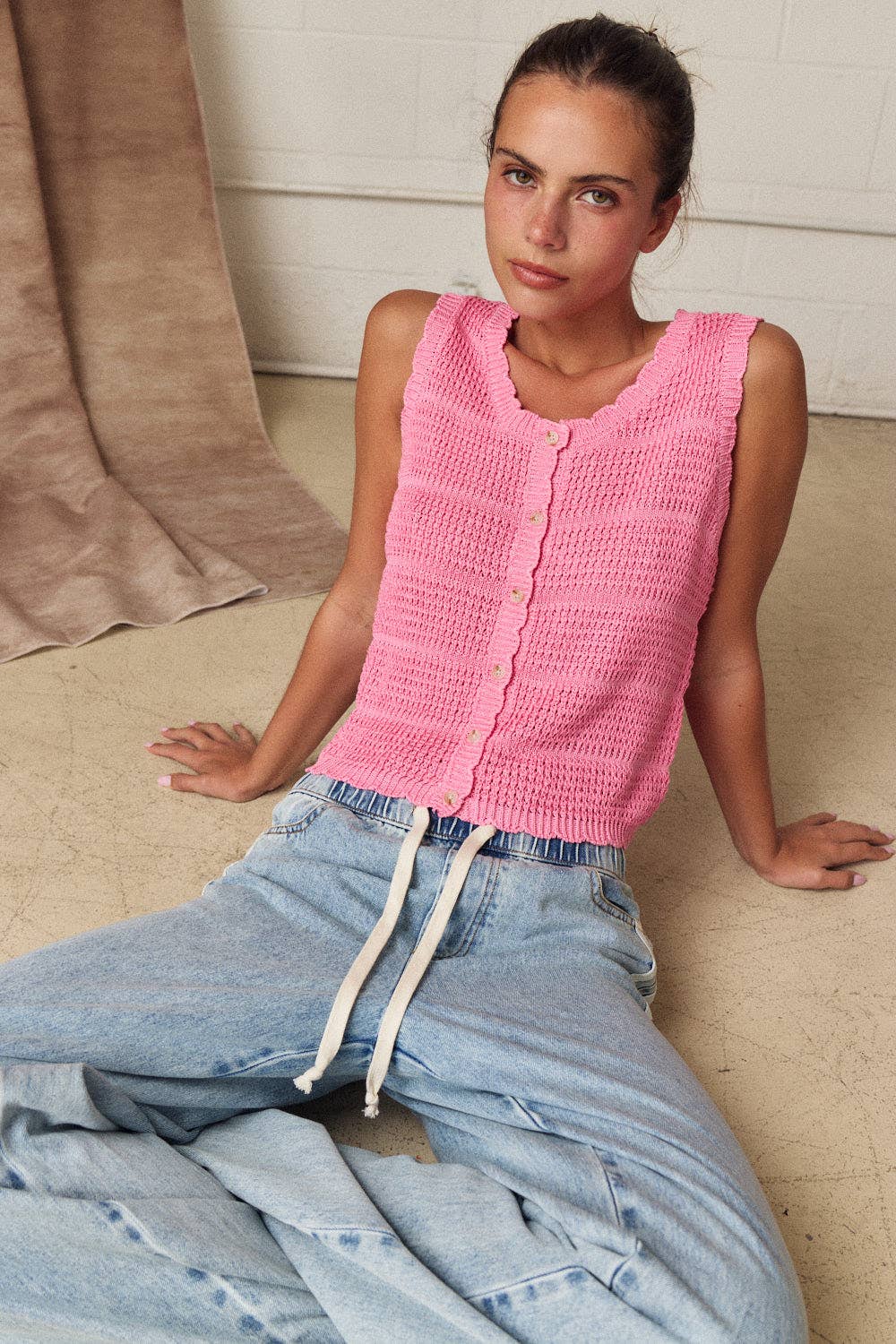 SCOOP NECK BUTTON DOWN TOP