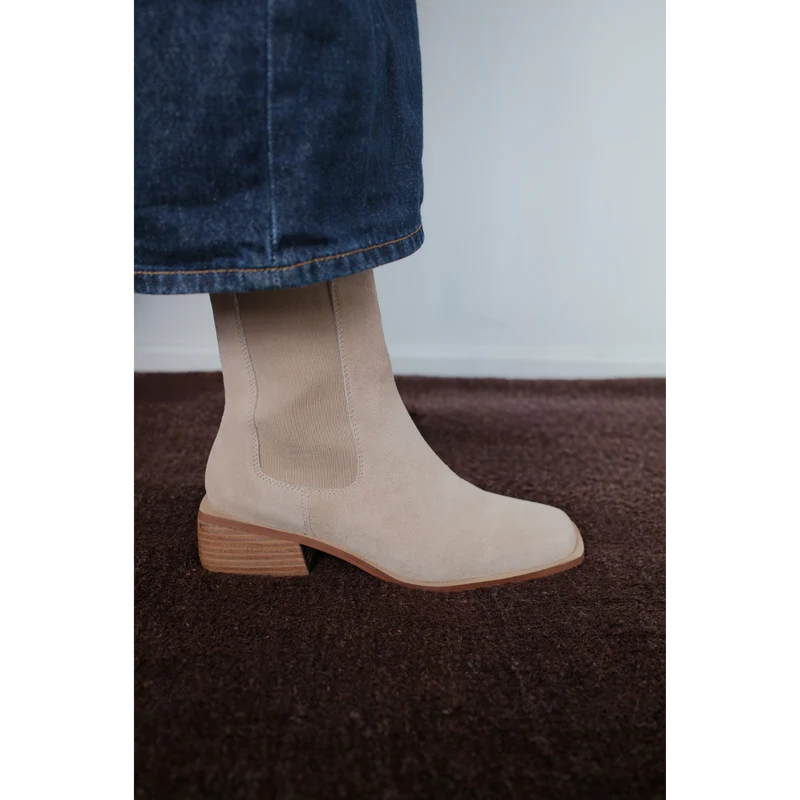 Effie Taupe