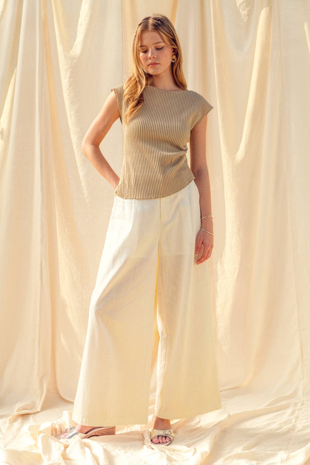 CRINKLED CAP SLEEVE TOP