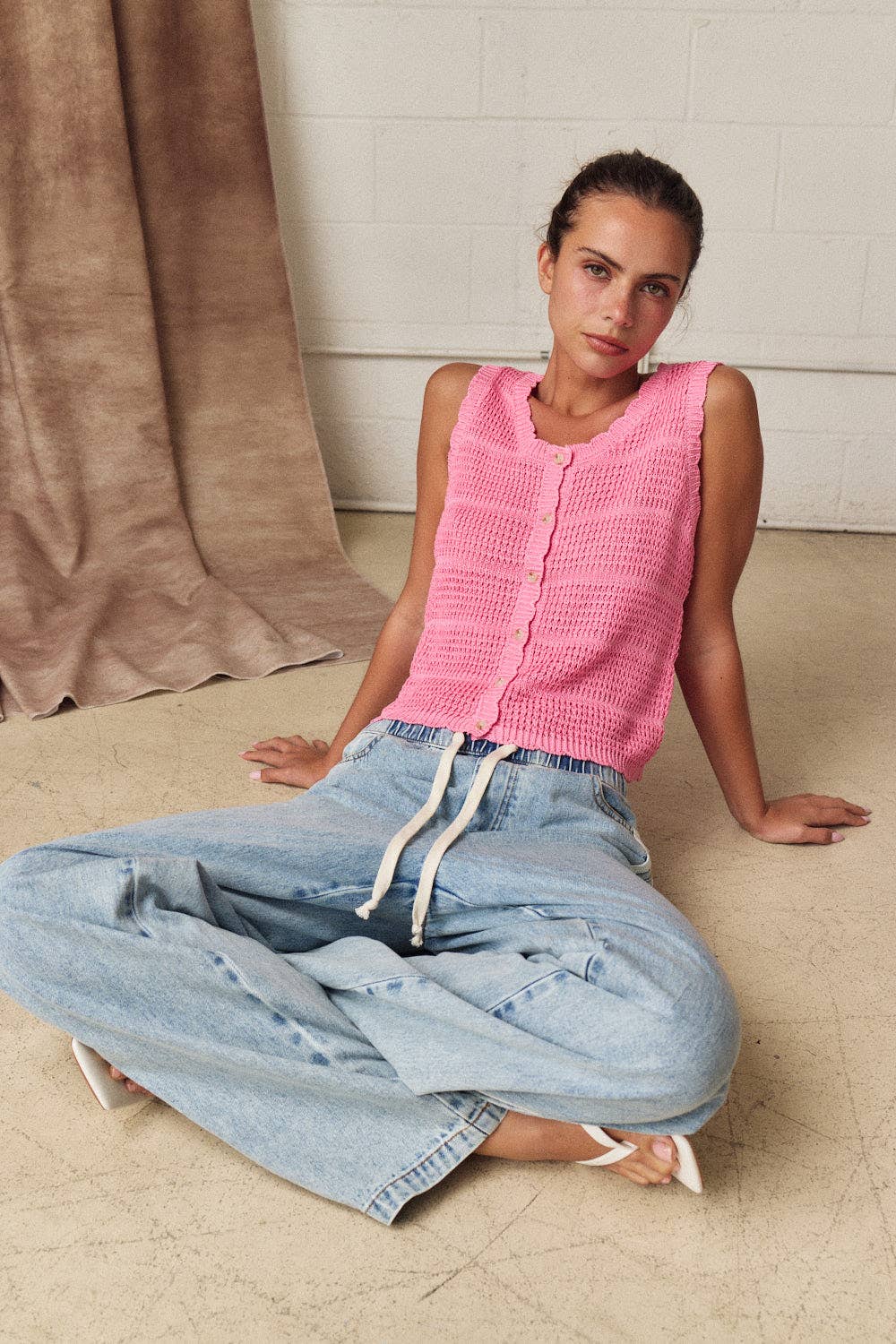SCOOP NECK BUTTON DOWN TOP