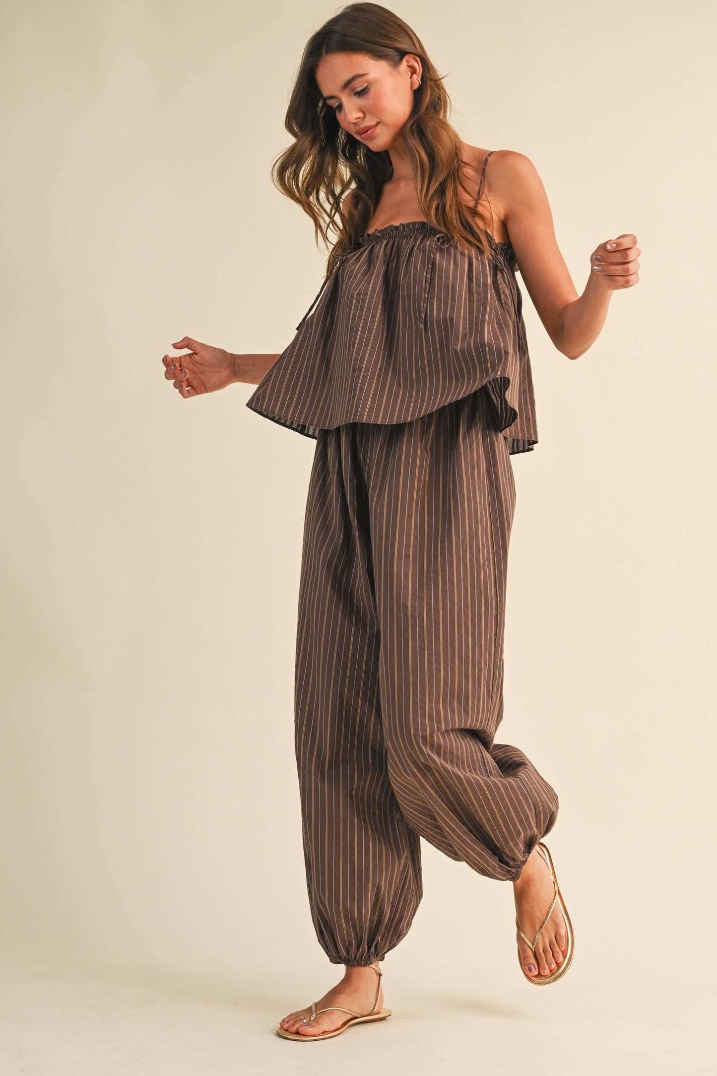 STRIPED SLEEVELESS FLOWY JUMPSUIT