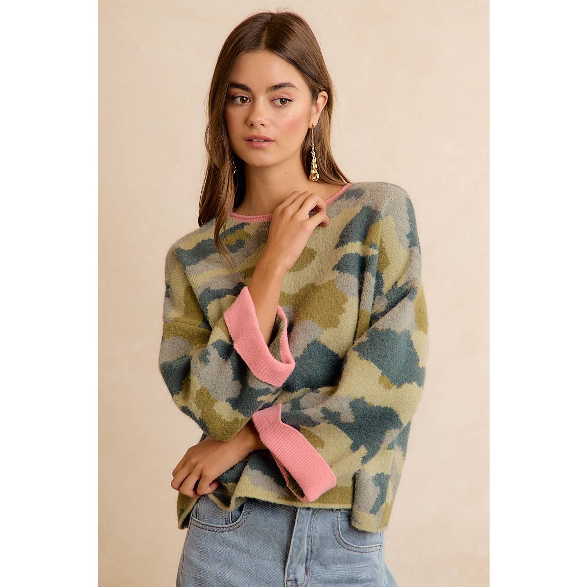 CAMO CONTRAST SWEATER